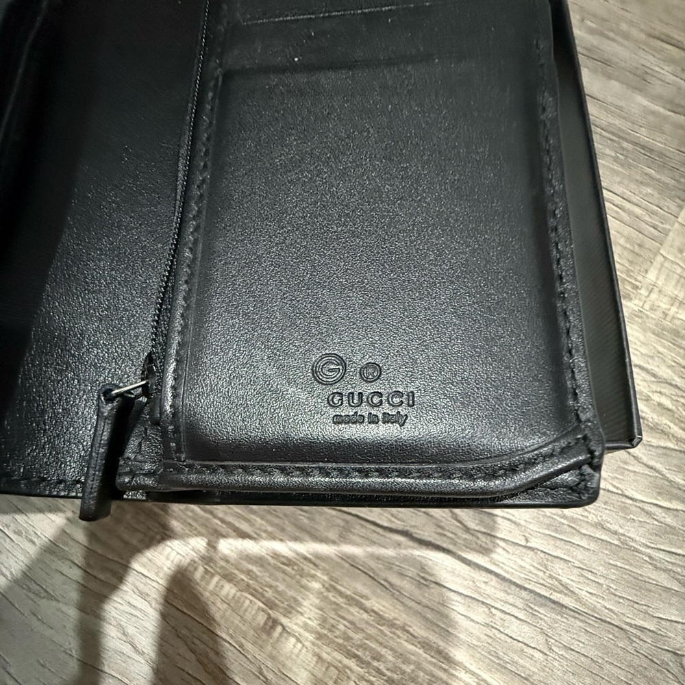 Authentic Gucci bifold wallet - Picture 4 of 6